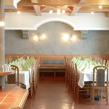 Gasthof Zur Post - Familie Luegmayer ホテル ノイホーフェン・アン・デア・イップス